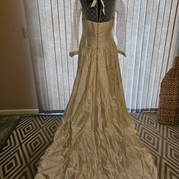 Peter Langer Beige Satin Wedding Dress 10/12 - Picture 4 of 11
